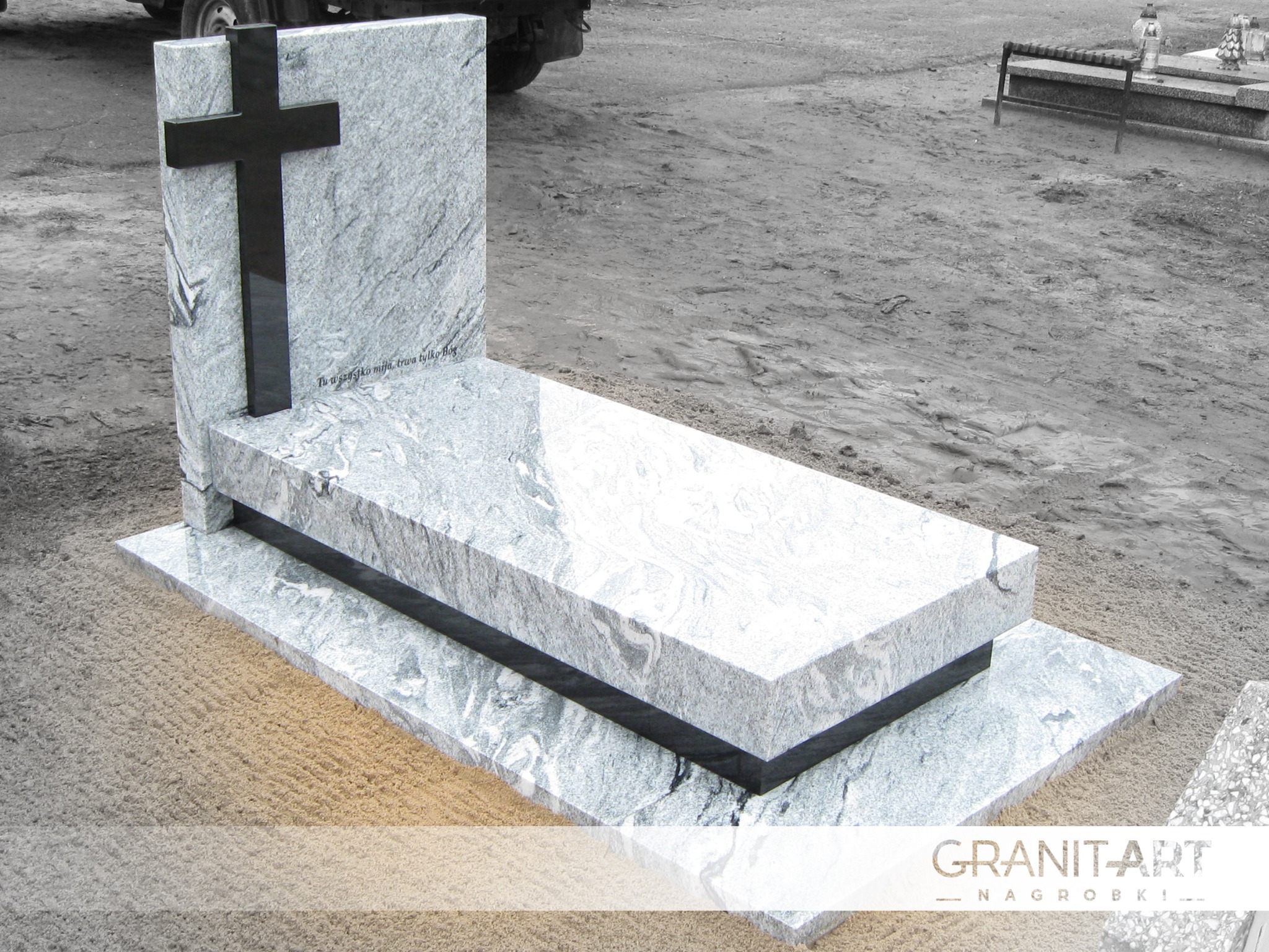 Nowoczesny nagrobek granitowy