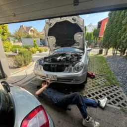 dzien dobru zajmujesie mechanikom samochodowy w branzy juz ot 5 lat robie wszustkie marki i kazdy samochody