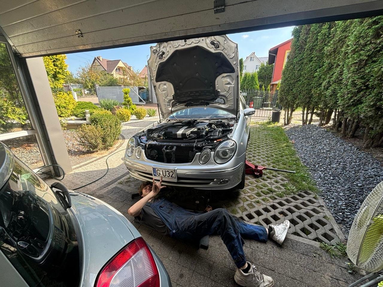 dzien dobru zajmujesie mechanikom samochodowy w branzy juz ot 5 lat robie wszustkie marki i kazdy samochody