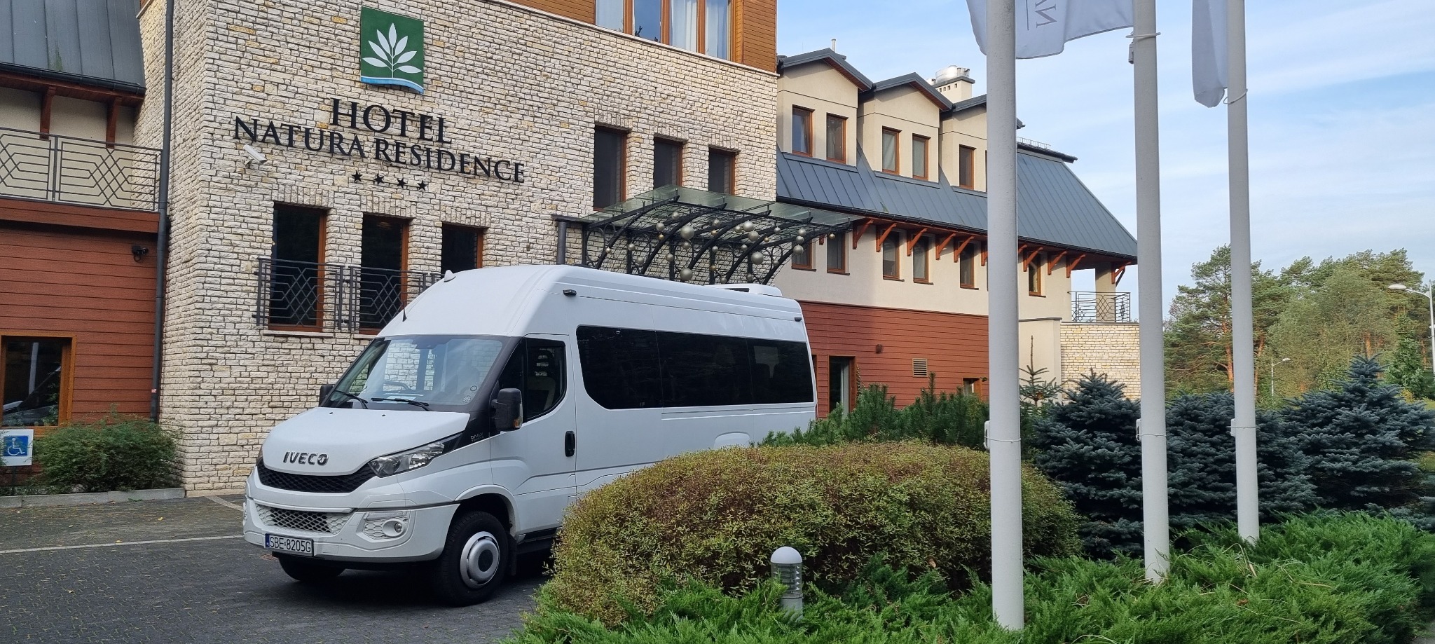 przewóz osób busem 20 osobowym Iveco Daily Tourys