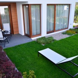 Promulti Ogrody - mały ogród na parterze bloku