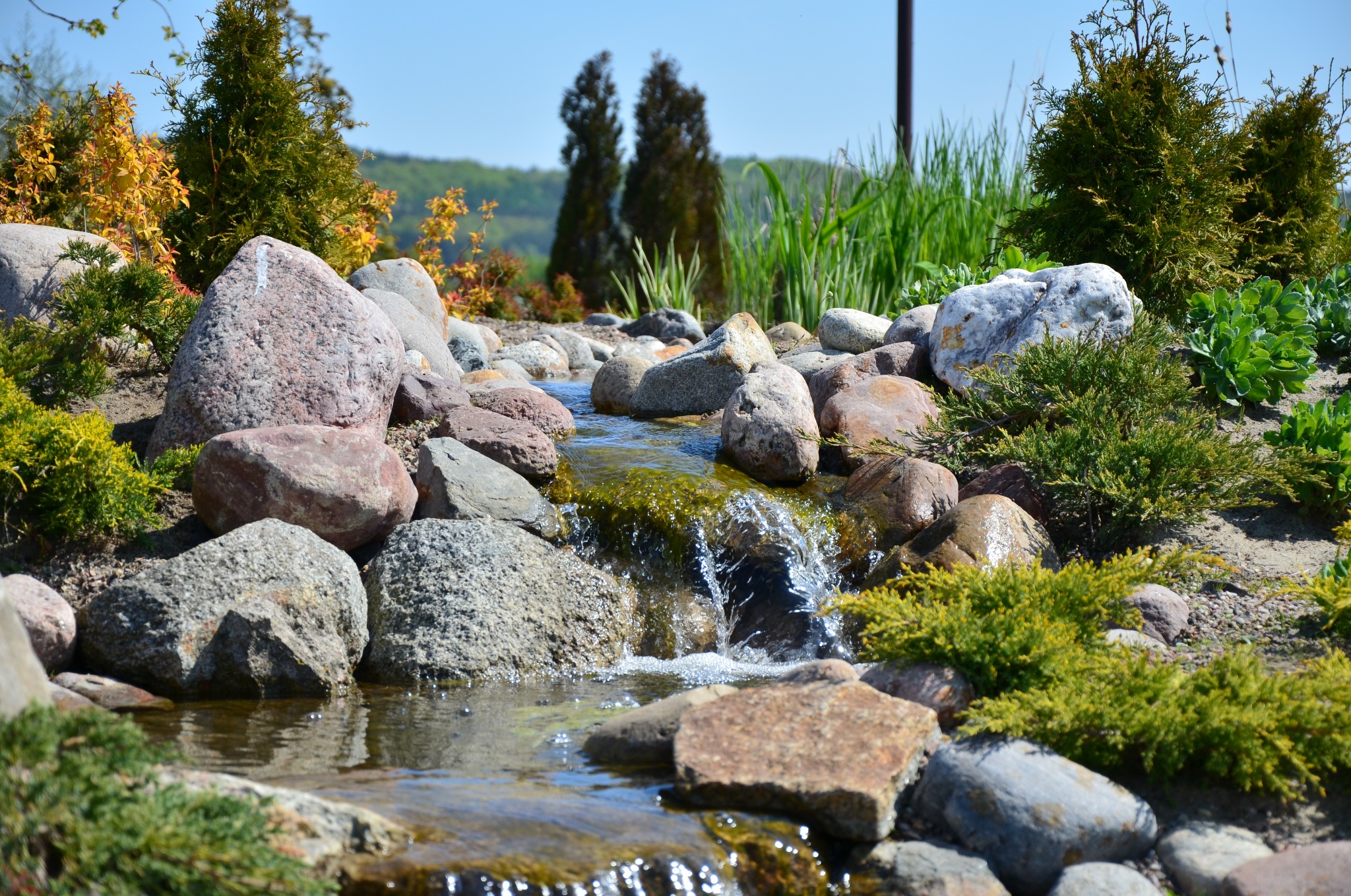 kaskada wodna w ogrodzie