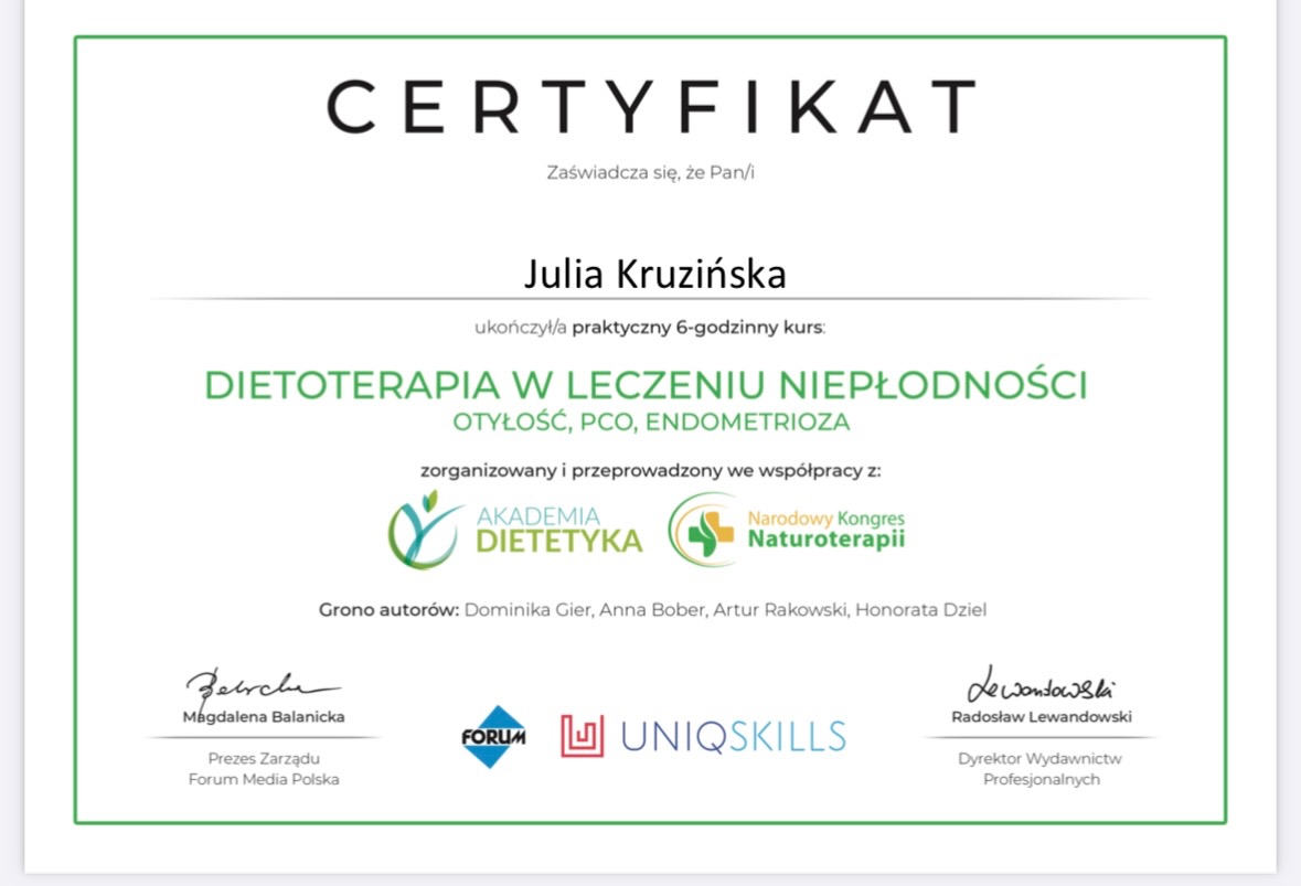 Certyfikat ukończenia kursu dietoterapii w leczeniu niepłodności, otyłości, PCO i endometriozy przez Julię Kruzińską, wystawiony w Siedlcach przez Akademię Dietetyka i Narodowy Kongres...