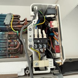 Przy serwisie odgrzybiania starannie się do tego przykładam, czyli odpowiedni dostęp do elementów jakie należy odgrzybić oraz wyczyścić celem dokonania odpowiedniego 
o i dokładnego  serwisu..