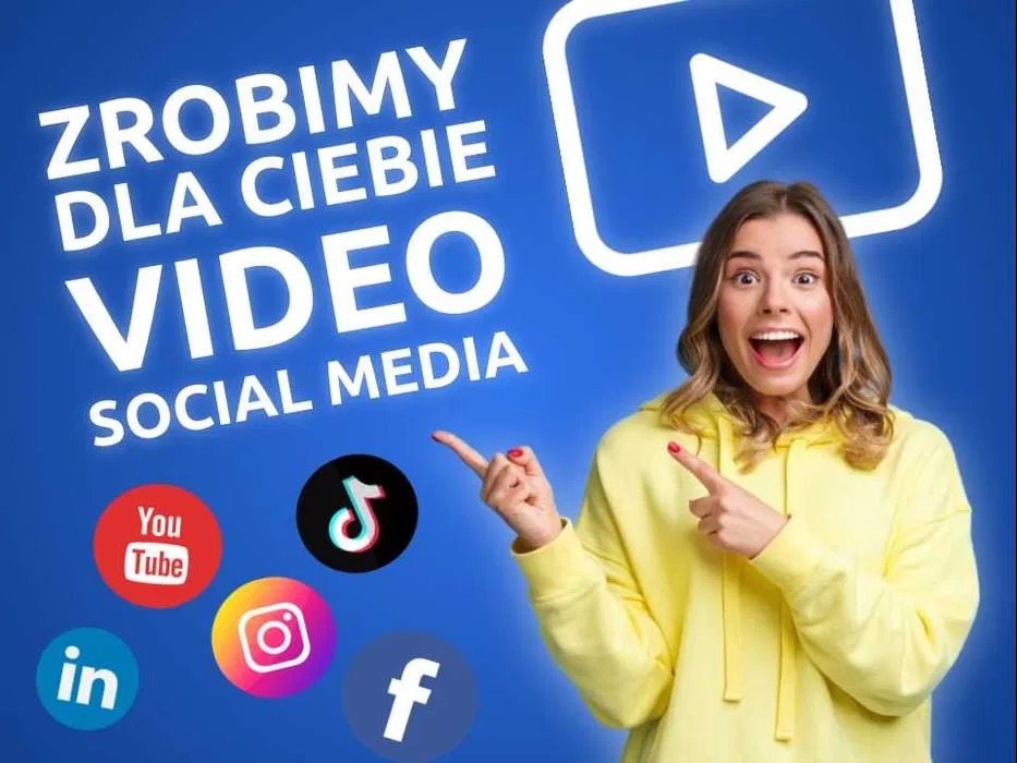 Entuzjastyczna kobieta w żółtej bluzie wskazuje na ikony social media i napis 'Zrobimy dla Ciebie Video Social Media' na niebieskim tle z logo odtwarzania.