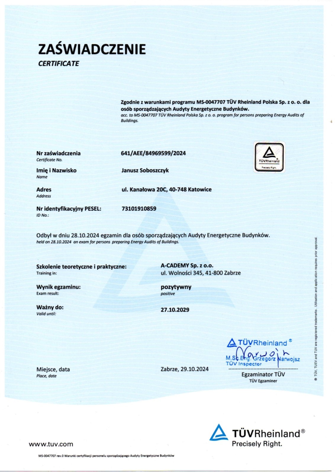Skan zaświadczenia TÜV Rheinland o pozytywnym wyniku egzaminu dla Janusza Soboszczyka, uprawniającego do sporządzania audytów energetycznych budynków, wydane w Zabrzu 29.10.2024, ważne do 27.10.2029.