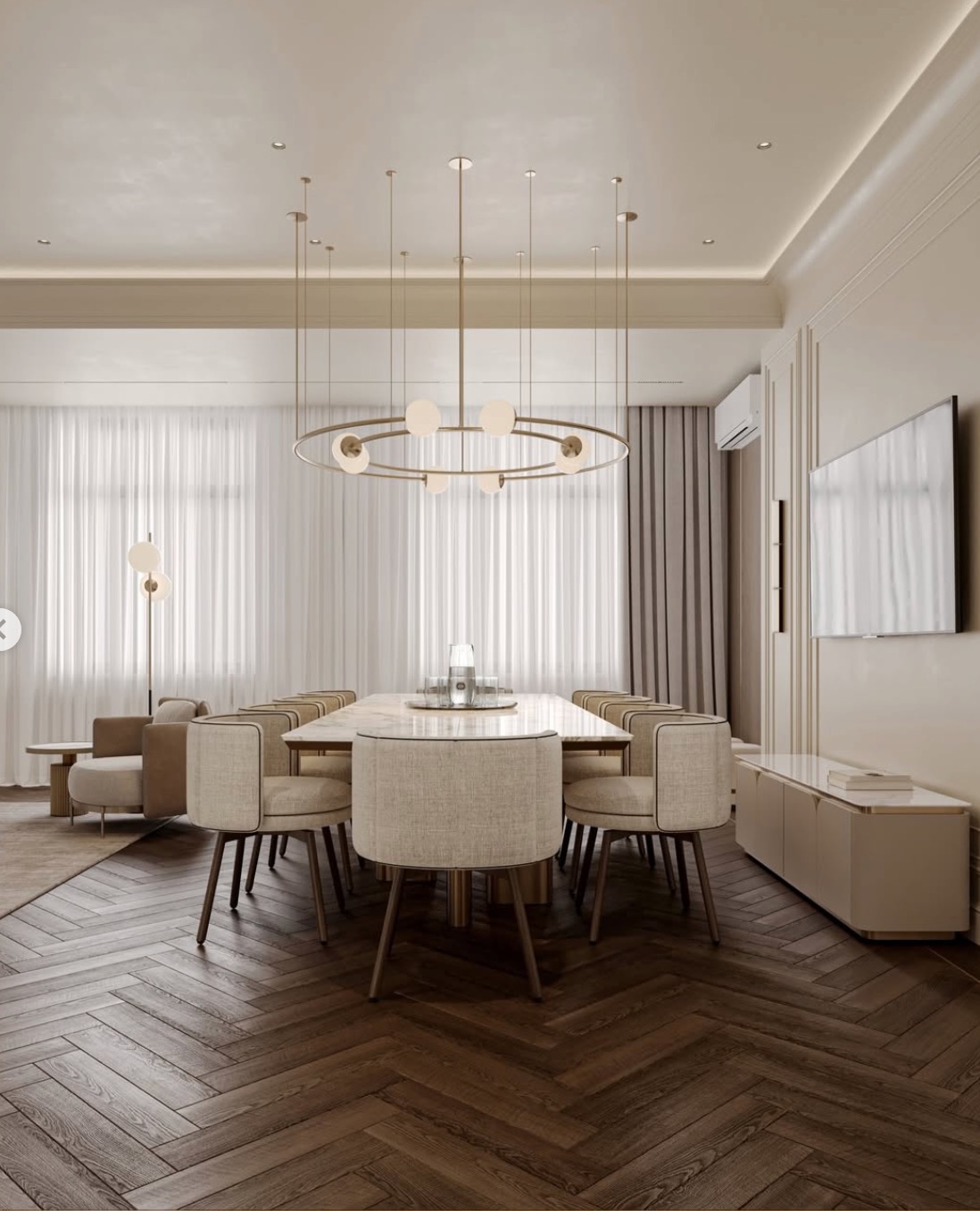 Elegancka jadalnia w beżach: parkiet w jodełkę, stół z krzesłami, okrągły żyrandol i minimalistyczne dodatki, tworzące spójną, luksusową przestrzeń.