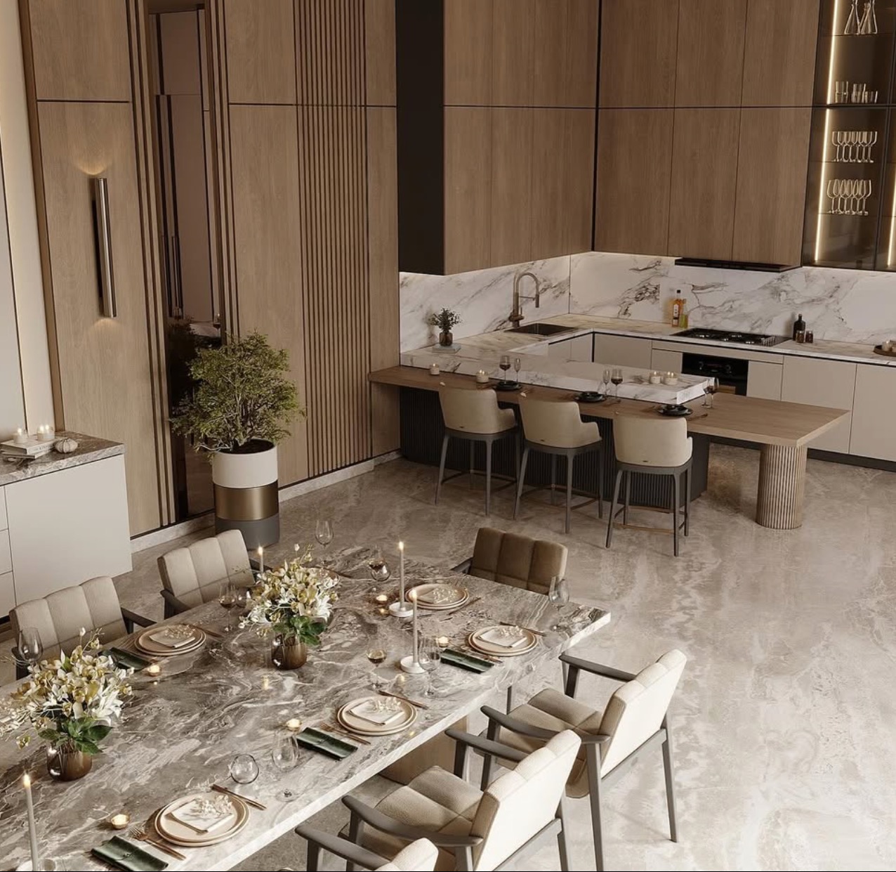 Elegancka jadalnia z marmurowym stołem i kwiatami, połączona z nowoczesną kuchnią w odcieniach drewna i bieli. Minimalistyczny design, oświetlenie punktowe.