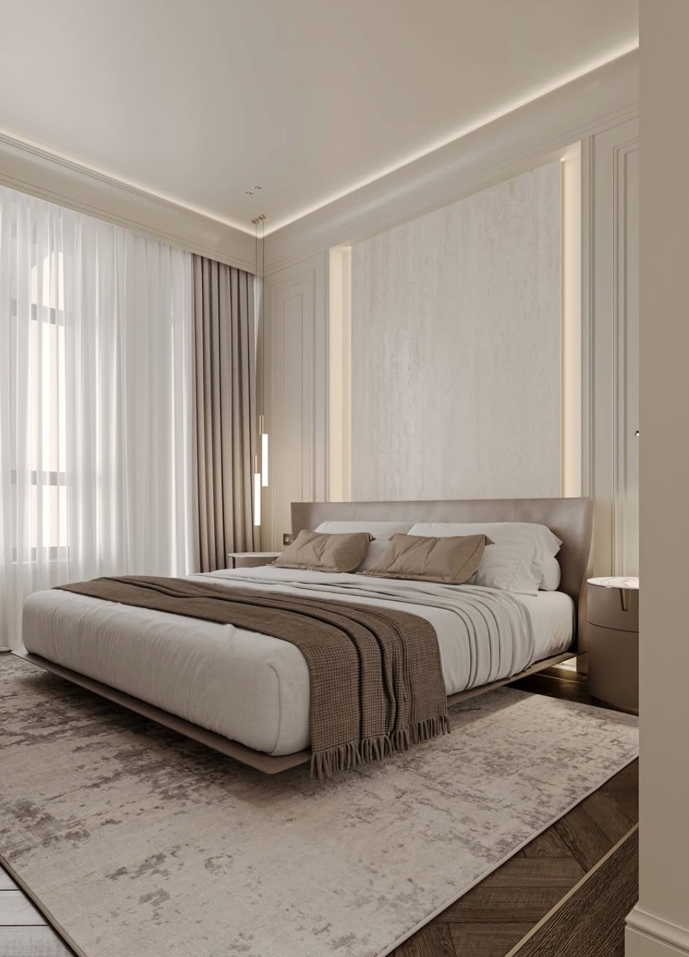 Elegancka sypialnia w beżach: duże łóżko z brązowym pledem, zasłony w oknie, minimalistyczne lampy wiszące, dywan w odcieniach szarości i beżu. Subtelne oświetlenie.