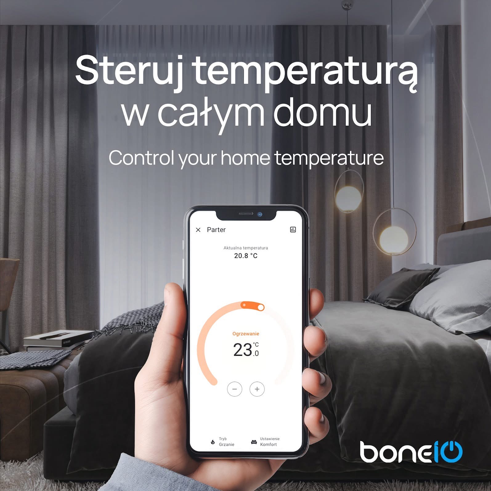 Smartfon w dłoni, wyświetlający aplikację do sterowania temperaturą w domu, z widokiem na sypialnię z lampami wiszącymi.