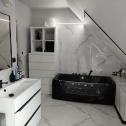 Nowoczesna łazienka na poddaszu z czarną wanną z hydromasażem, białą umywalką z czarną armaturą i marmurowymi płytkami na ścianach i podłodze.