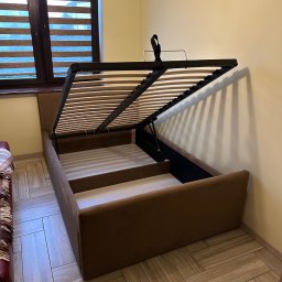 Klasyczne łoże z funkcją pojemnika 