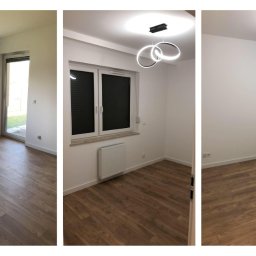 Broker Bud - remonty i wykończenia wnętrz - Trzy ujęcia tego samego pokoju z drewnianą podłogą: pierwsze z drabiną i narzędziami, drugie z nowoczesnym oświetleniem w kształcie okręgów, trzecie z pudełkami i farbą w rogu.