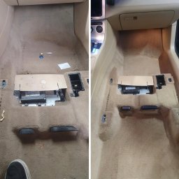 MuchiClean - Porównanie czyszczenia dywaników samochodowych: po lewej stronie brudny, po prawej wyczyszczony beżowy dywanik w aucie, widoczne ślady po mocowaniu foteli i pedałach