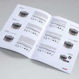 idesign JAROSŁAW JAWORSKI - Otwarta broszura reklamowa z produktami szpachlowymi Goldcar, prezentująca różne rodzaje szpachli z opisami i danymi technicznymi.