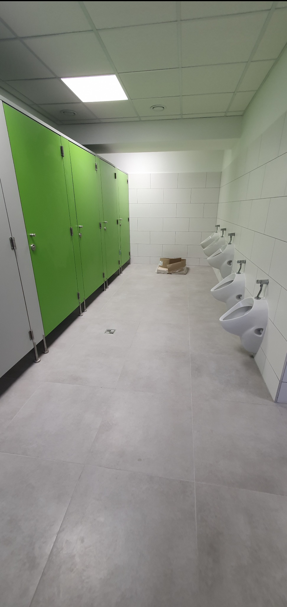 Łazienka w szkole podstawowej w Katowicach