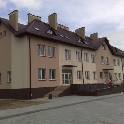 F. U. Art-Bud Artur Budzik - Elewacja na budynku mieszkań socjalnych w Lubaszowej