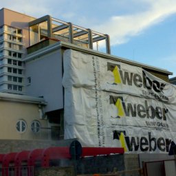 Końcówka wykonywania elewacji na Mieleckiej Agencji Rozwoju Regionalnego. 