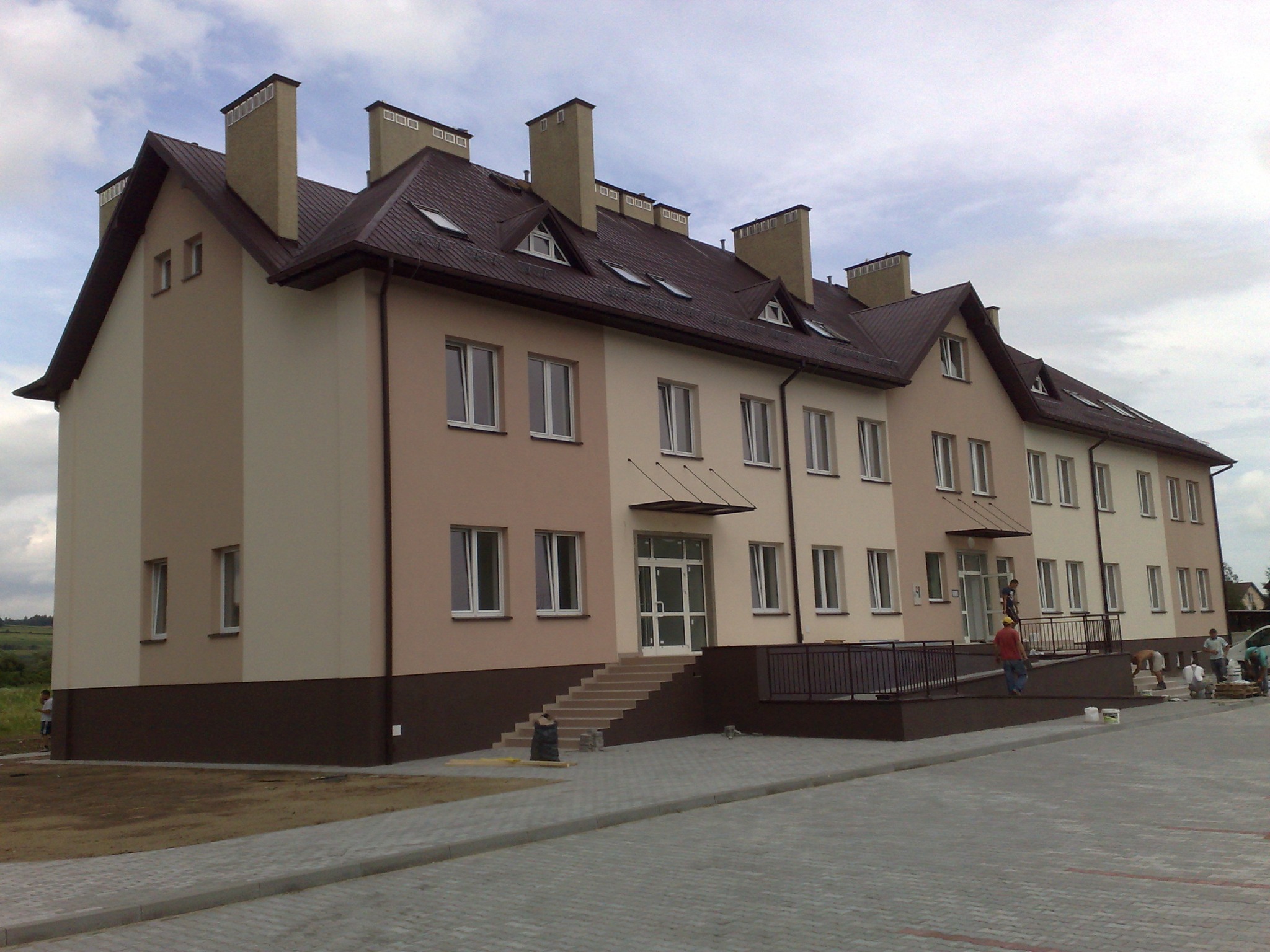 Elewacja na budynku mieszkań socjalnych w Lubaszowej