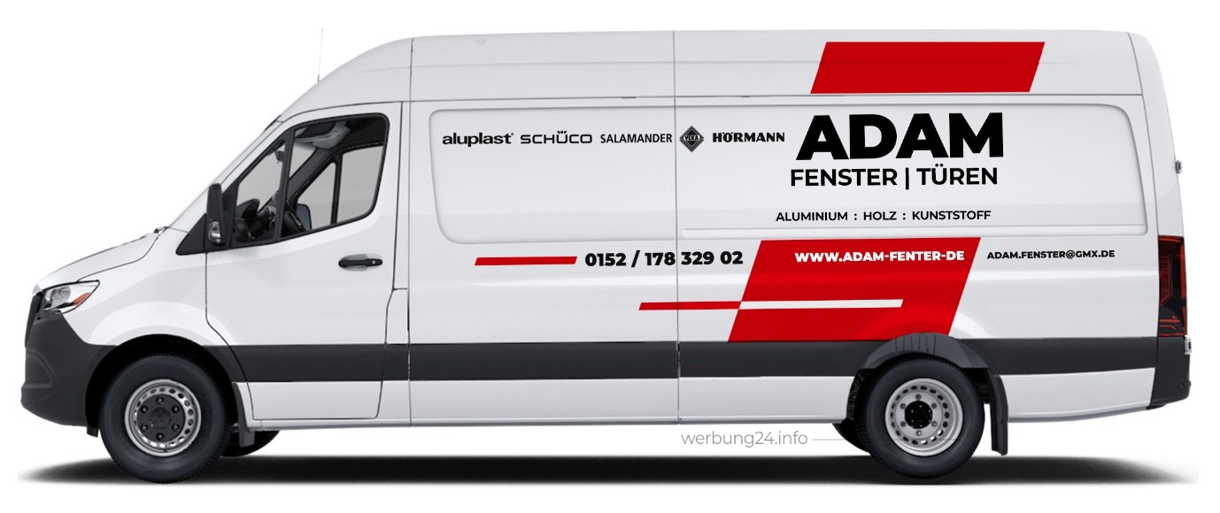 Biały samochód dostawczy z czerwonymi elementami i logotypem firmy ADAM FENSTER | TÜREN oferującej okna i drzwi z aluminium, drewna i tworzyw sztucznych.