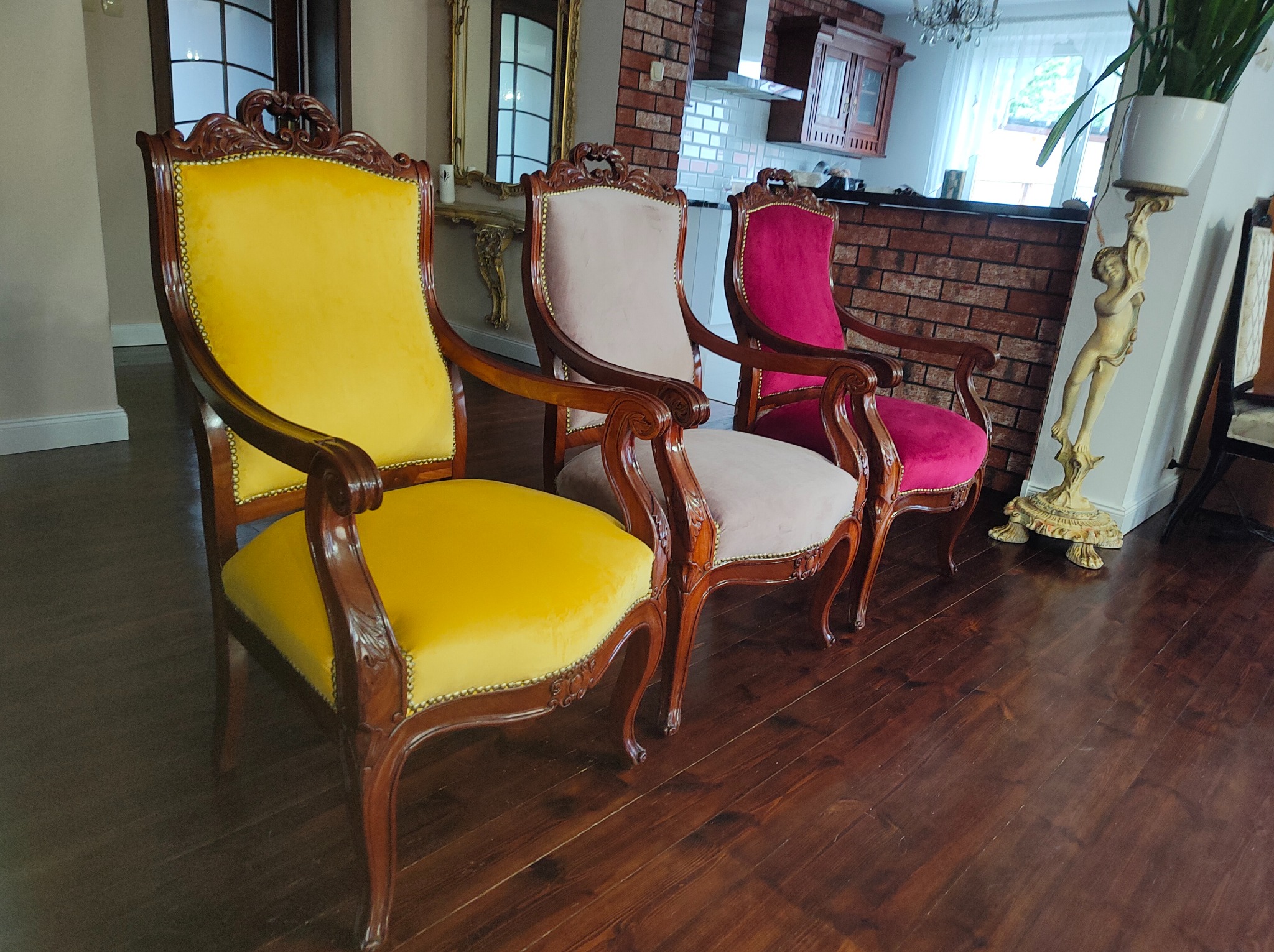 Renowacja mebli-politura, tapicerstwo