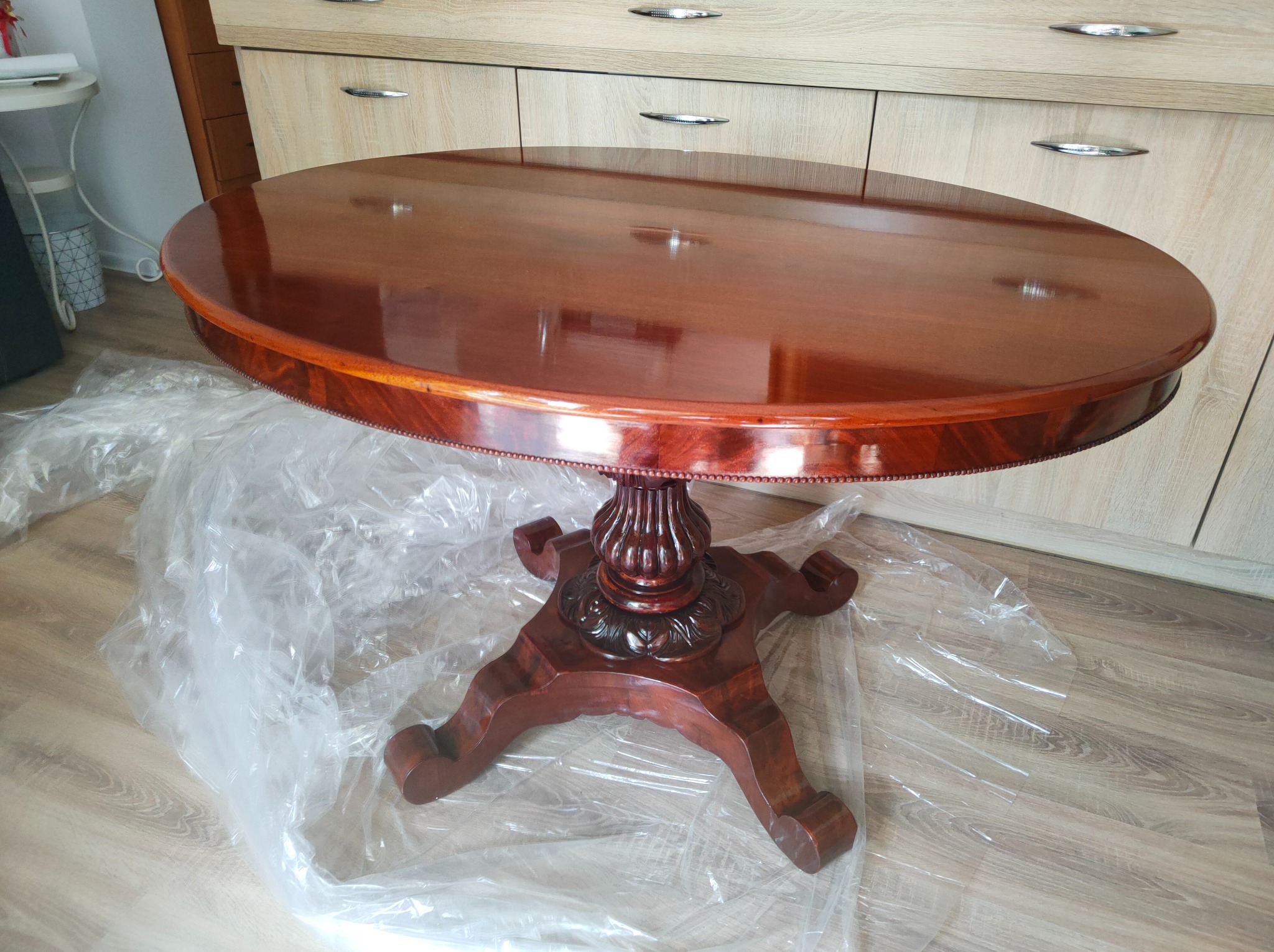 Renowacja mebli, politura