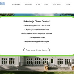 QuickWEB - Strona internetowa przedszkola Clever Garden z wyskakującym okienkiem informującym o rekrutacji, widok na budynek przedszkola i część ogrodu.