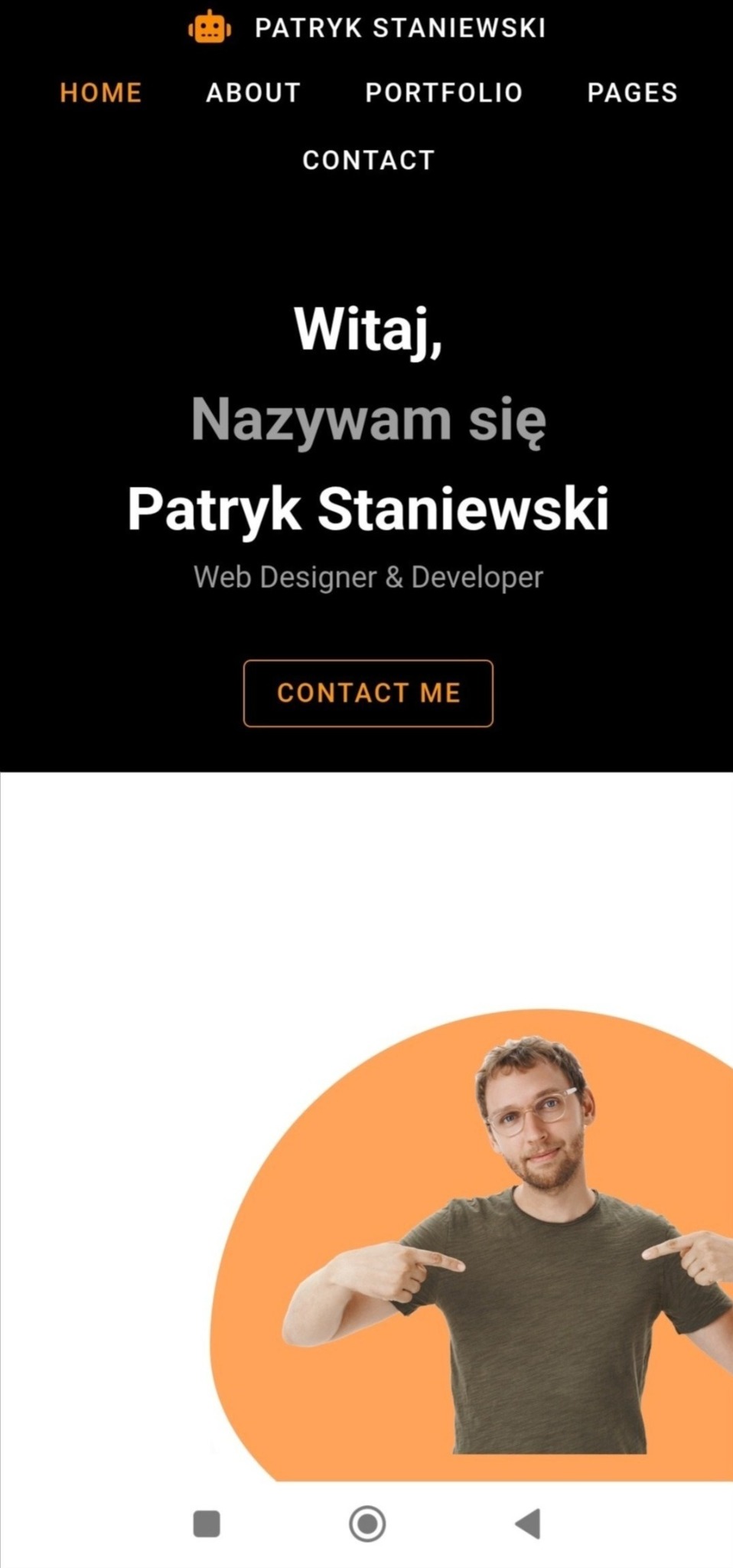 Strona internetowa portfolio z wizerunkiem programisty Patryka Staniewskiego, który wskazuje na siebie.