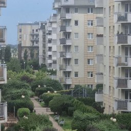 FORMICA – Profesjonalne sprzątanie osiedli i wspólnot mieszkaniowych

Oferujemy kompleksowe sprzątanie osiedli, klatek schodowych i terenów wspólnych. Dbamy o czystość, porządek i estetykę, zapewniając komfort mieszkańcom. Warszawa i okolice!

