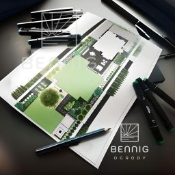 PRZEMYSŁAW BENNIG OGRODY - Przed domem Międzych&oacute;d