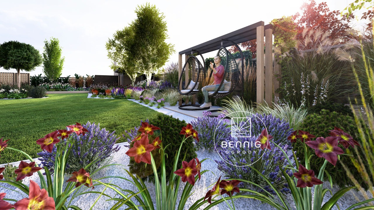 Wizualizacja ogrodu z pergolą, wiszącymi fotelami i kwitnącymi rabatami. W tle trawnik i drzewa. W pierwszym planie czerwone lilie i lawenda na białym żwirze.