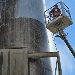 Sprzątamy zakłady pracy, biura, przychodnie, domy , mieszkania myjemy panele fotowoltaiczne , zajmujemy się wywozem odpadów z pustostanów , mieszkań ,dom ,piwnicę, garaży.  z niepotrzebnych gabarytów ,gruzu śmieci  itp.
Dla nas niema rzeczy niemożliwych .