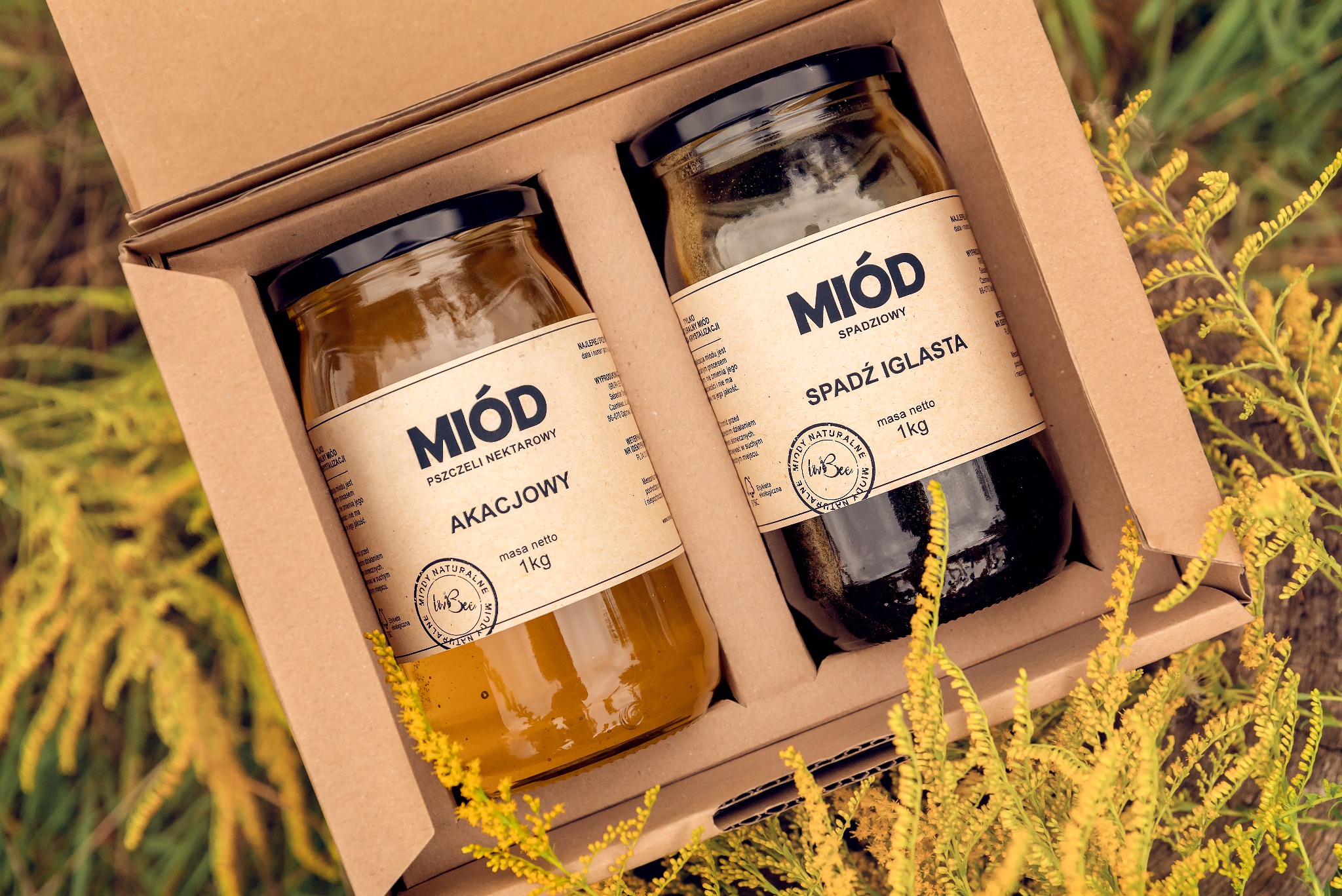 Zestaw dwóch bardzo popularnych, dużych miodów. Miód Akacjowy i Miód ze spadzi iglastej od Lovbee