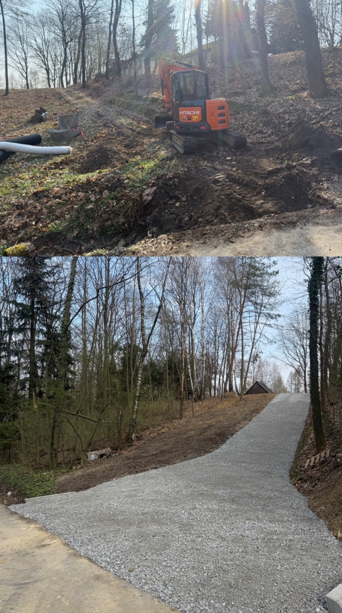 Na górnej części zdjęcia pomarańczowa minikoparka Hitachi na zboczu, obok rury drenażowe. Dolna część ukazuje nowo utwardzoną, szutrową drogę prowadzącą pod górę, otoczoną drzewami bez liści.