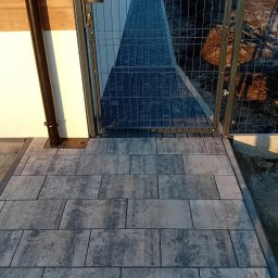 Układanie kostki brukowej 