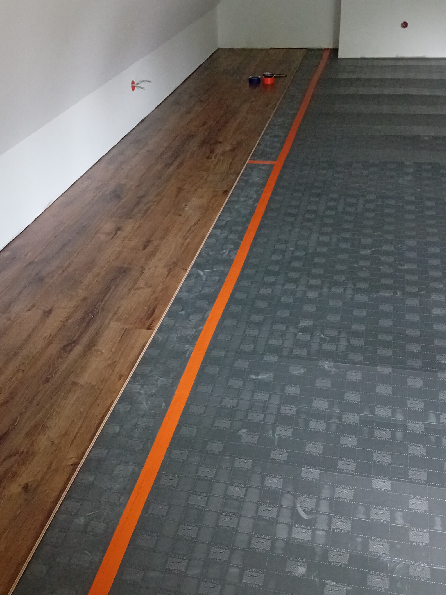 Układanie panel laminowanych