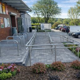 "METALOMANIA" WIKTOR HAWRYSZK&Oacute;W - Przed domem Złotoryja