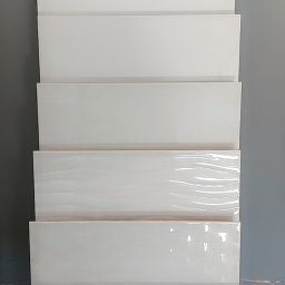 Specyfikacja:

- Zastosowanie: do wewnątrz
- Przeznaczenie: ściana
- Wymiar: 300x600 lub 244x744
- Gatunek: 1 lub 2
- Materiał: Ceramika
- Powierzchnia: Mat / Połysk / Satyna
- Mrozoodporna: Nie
- Klasa ścieralności: nie dotyczy

