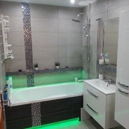 Łazienka z podświetleniem.