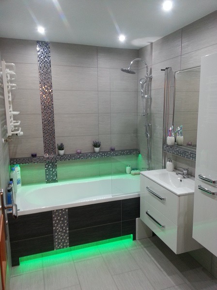 Łazienka z podświetleniem.