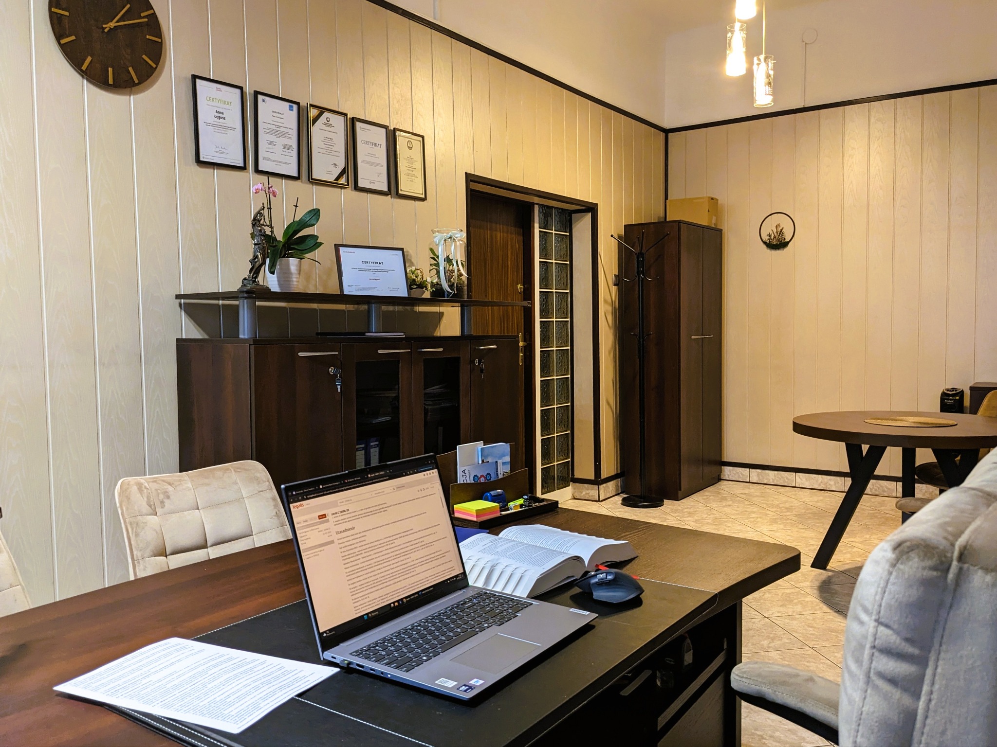 Kancelaria zapewnia nie tylko wysoki standard obsługi, ale także komfort i wygodę.