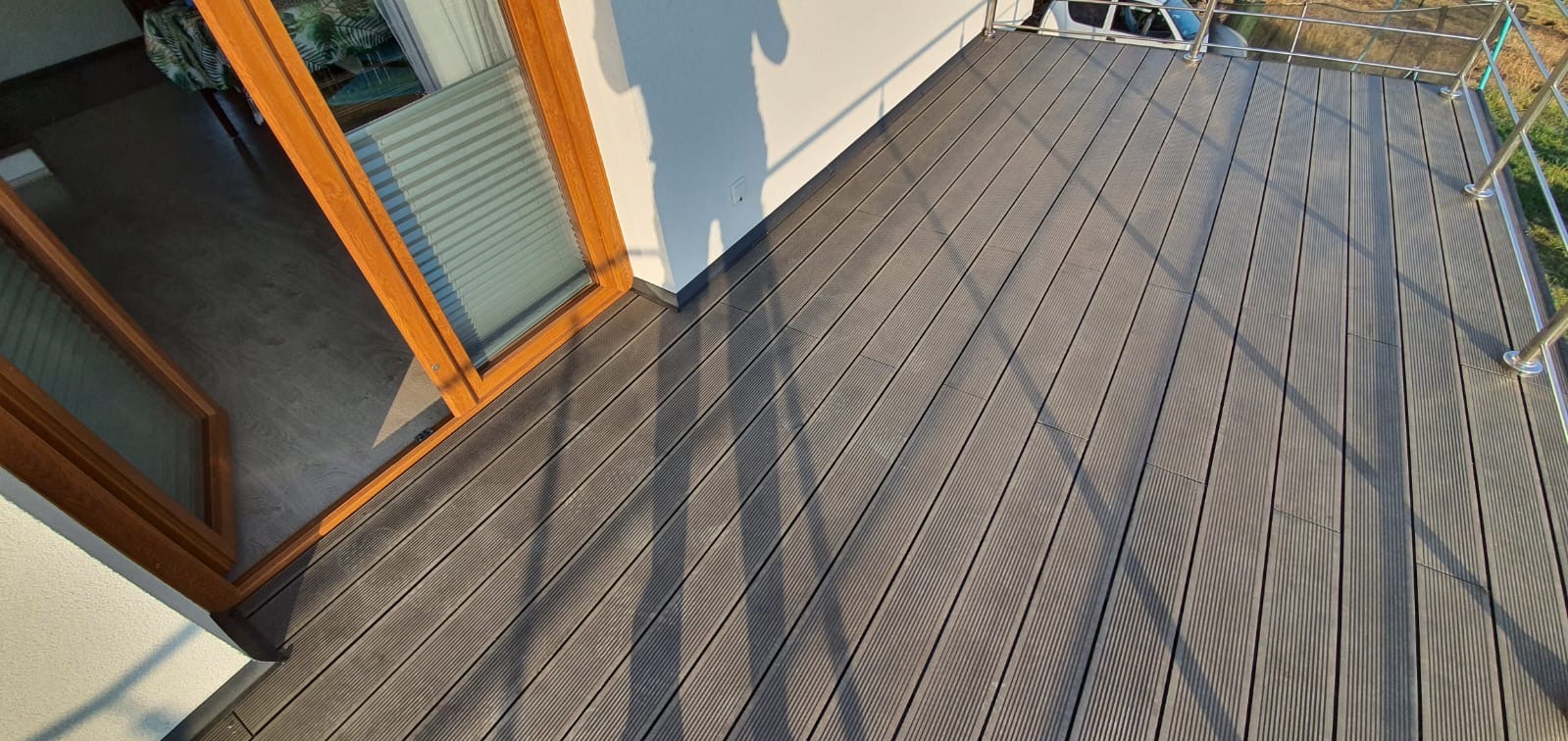 Montaż deski kompozytowej na membranie pcv