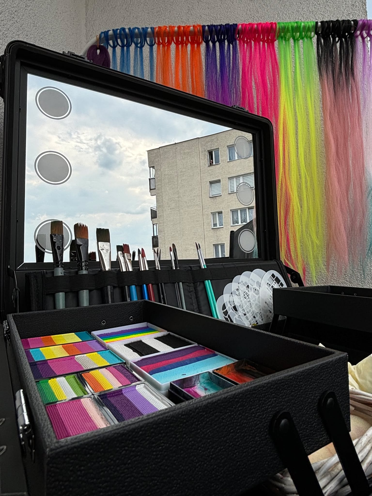 Malowanie buziek i warkoczyki syntetyczne