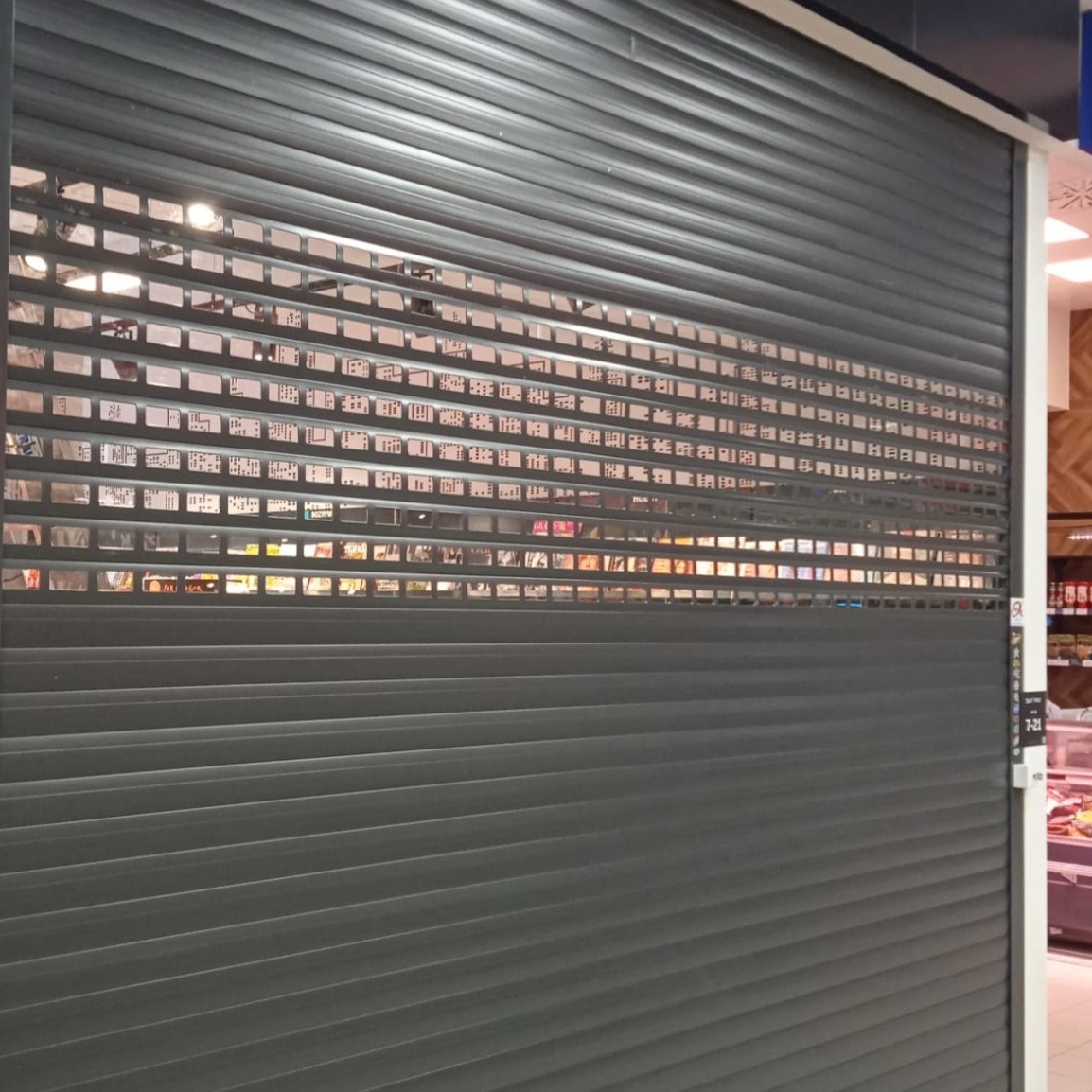 Rolety zewnętrzne i bramy rolowane.