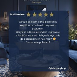 RODAN-MAX INVESTOR MAKSYMILIAN ROŻEK - Grafika z pozytywną opinią Pani Pauliny o pośredniku nieruchomości, podkreślająca szybką i sprawną współpracę oraz wyczucie potrzeb najemców, na tle eleganckiego wnętrza w odcieniach granatu z logo...