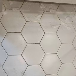 Płytki fugi przed i po myciu