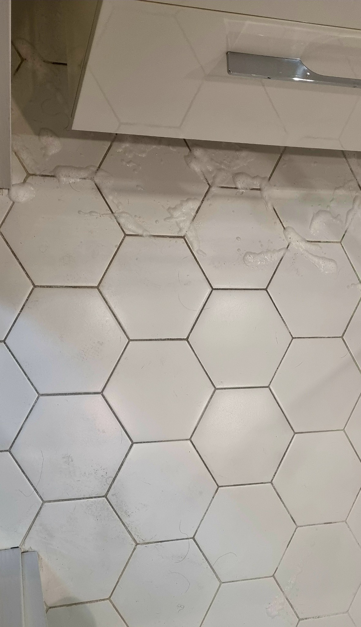 Płytki fugi przed i po myciu