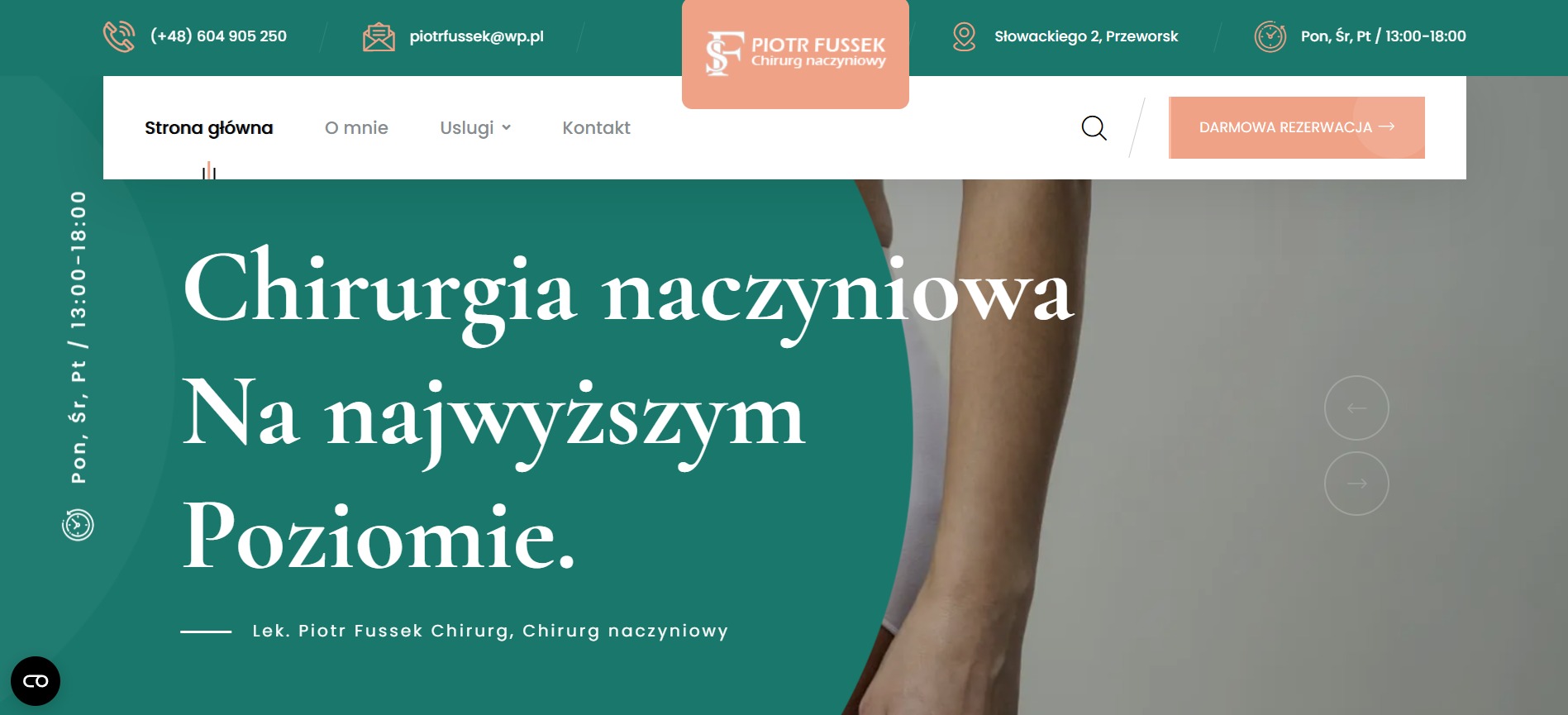 Strona internetowa chirurga naczyniowego Piotra Fussek z zielonym tłem, białym tekstem i elementami nawigacji u góry.