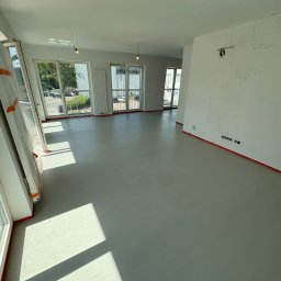 Ostrava 128m2 system quarelli hardpox + mata z włókna szklanego. Kolor Milano + 2 krople zielonego barwnika.