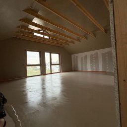 Katowice 75m2 skosów, 75m2 ścian ,75 m2 posadzki + ukryte drzwi i ukryte listwy. Kolor NCS 2010-y30r. System quarelli Hardpox